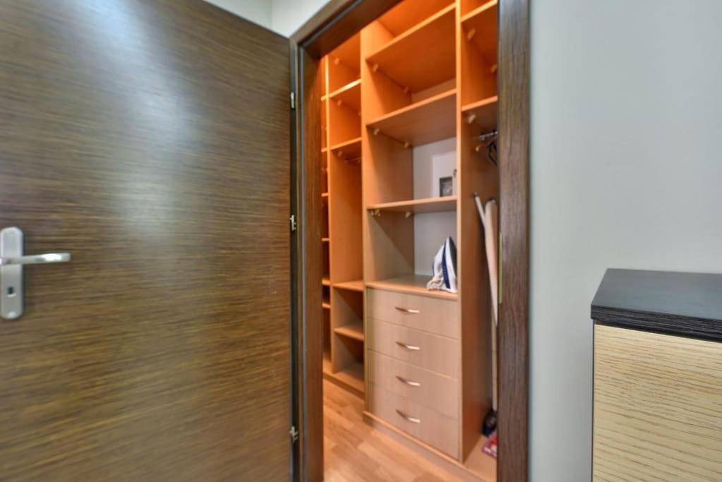 Argentis Wiezienna Apartment Вроцлав Екстериор снимка
